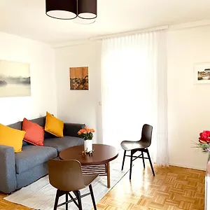 Apartment Neues, Stillvoll Eingerichtetes Mit Wintergarten Und Terrasse, Stuttgart