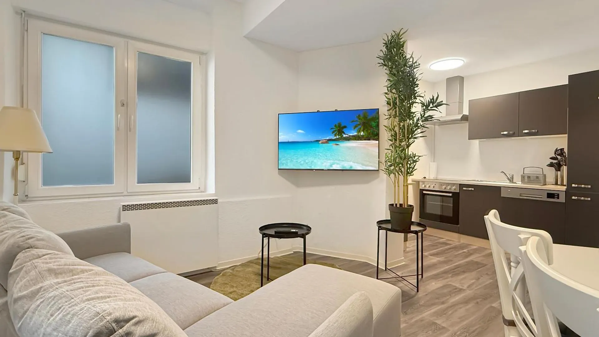 Zentrale Wohnung Am Marienplatz Fuer 8 Stuttgart Apartment