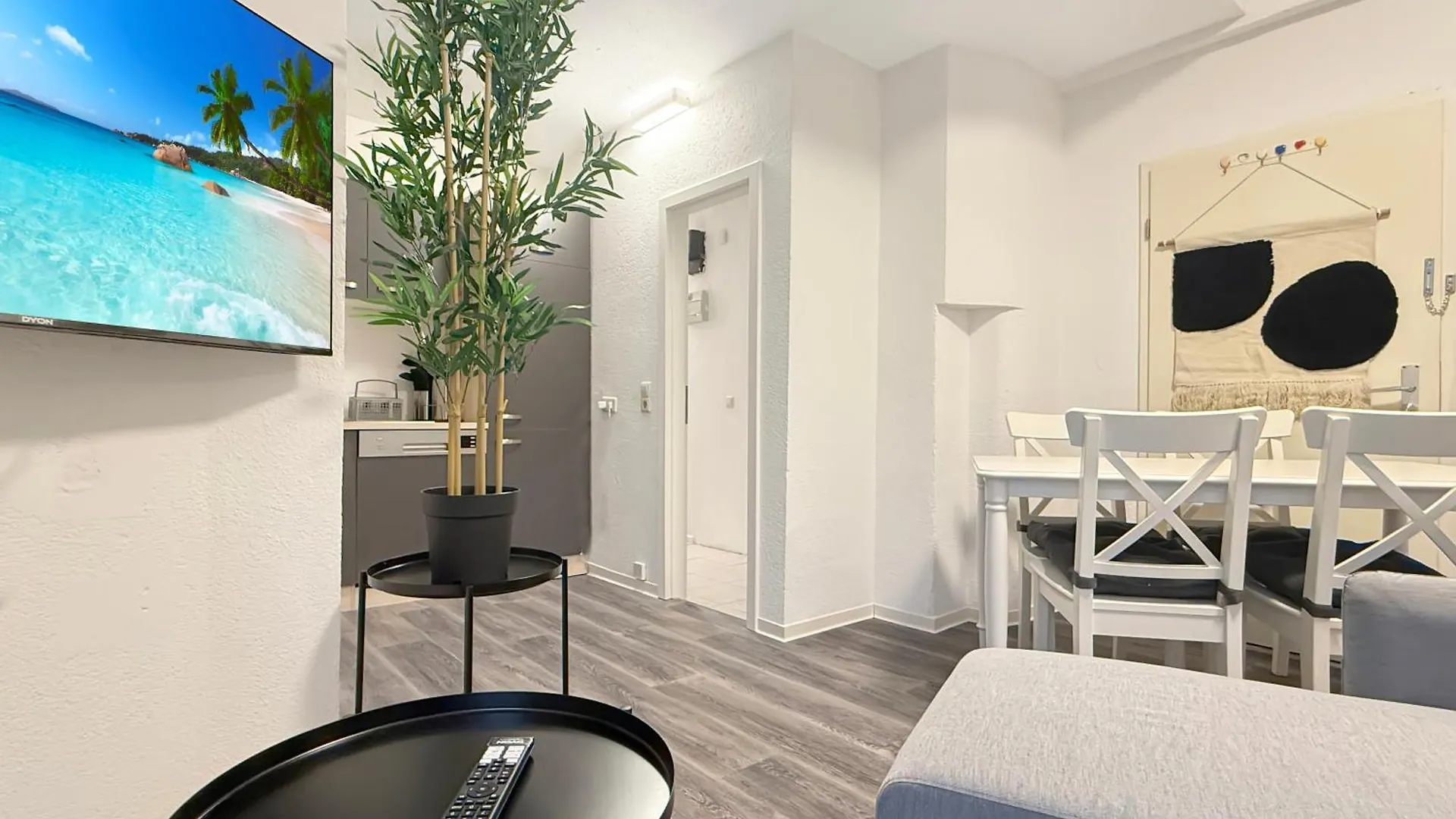 Zentrale Wohnung Am Marienplatz Fuer 8 Stuttgart Apartment